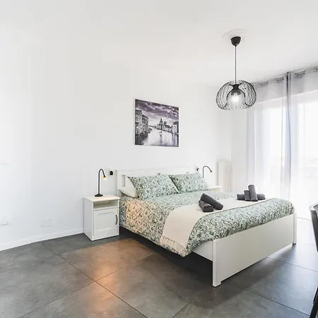 7 Posti, A Pochi Minuti Da Venezia, Posto Auto * Mestre