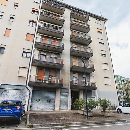 7 Beds, Minutes From Venice, Not To Be Missed Apartment