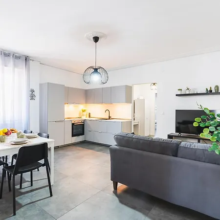 7 Posti, A Pochi Minuti Da Venezia, Posto Auto Mestre