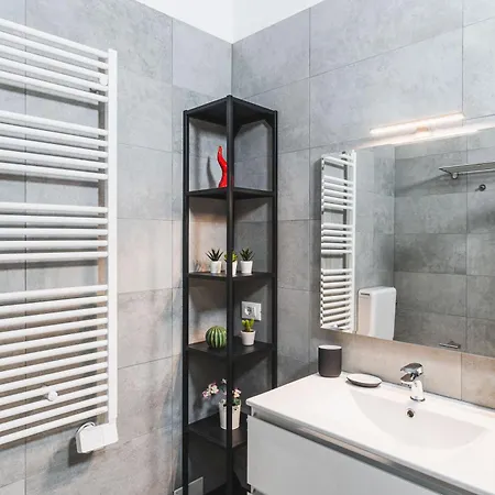 7 Posti, A Pochi Minuti Da Venezia, Posto Auto Mestre