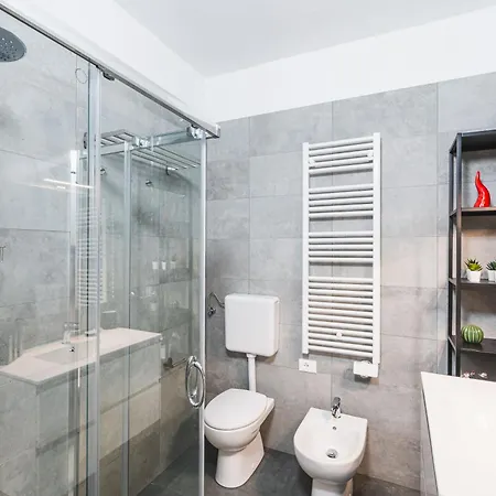 7 Beds, Minutes From Venice, Not To Be Missed