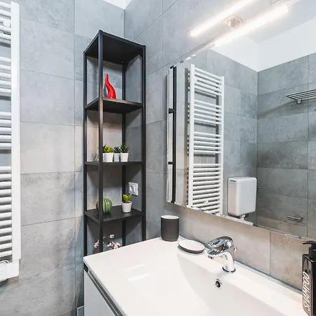 7 Posti, A Pochi Minuti Da Venezia, Posto Auto Mestre