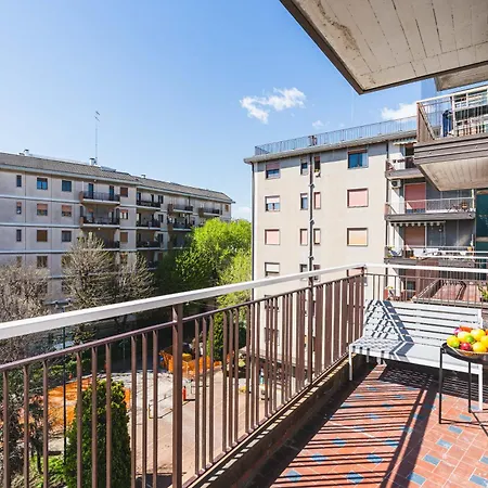 7 Posti, A Pochi Minuti Da Venezia, Posto Auto Appartement