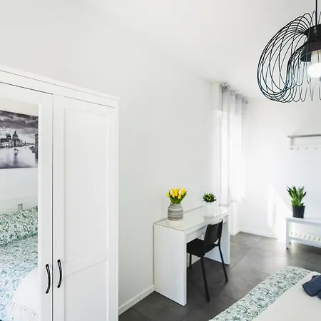 7 Beds, Minutes From Venice, Not To Be Missed * Venice