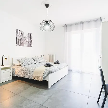 7 Beds, Minutes From Venice, Not To Be Missed *