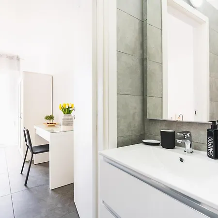 7 Posti, A Pochi Minuti Da Venezia, Posto Auto Appartement