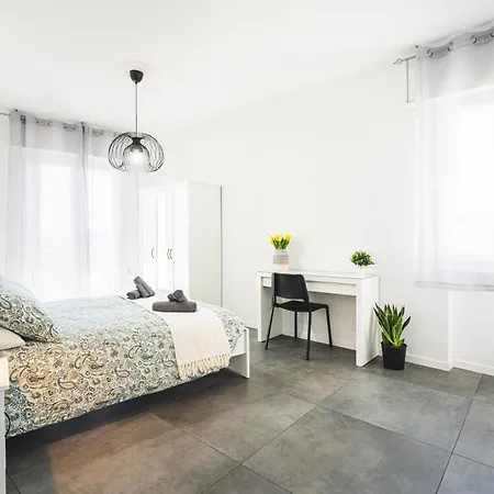 7 Posti, A Pochi Minuti Da Venezia, Posto Auto *