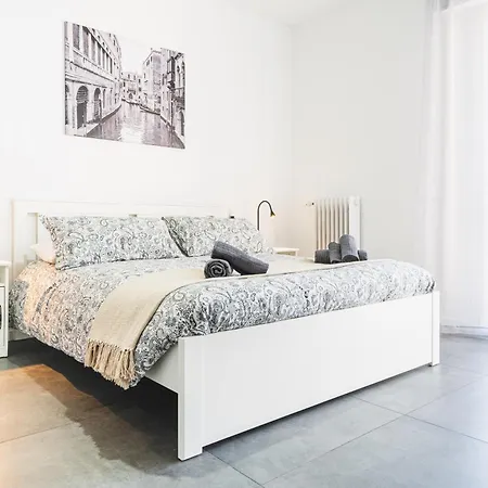 7 Posti, A Pochi Minuti Da Venezia, Posto Auto