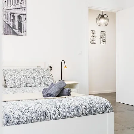 7 Posti, A Pochi Minuti Da Venezia, Posto Auto * Местре